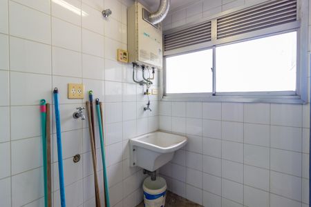 Apartamento à venda com 210m², 3 quartos e 3 vagas Apartamento à venda com 210m², 3 quartos e 3 vagasCozinha e Área de Serviço