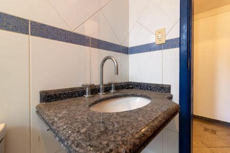 Apartamento à venda com 210m², 3 quartos e 3 vagas Apartamento à venda com 210m², 3 quartos e 3 vagasBanheiro