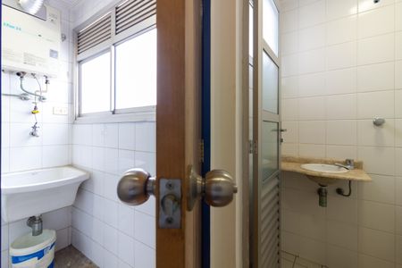 Apartamento à venda com 210m², 3 quartos e 3 vagas Apartamento à venda com 210m², 3 quartos e 3 vagasBanheiro de Serviço