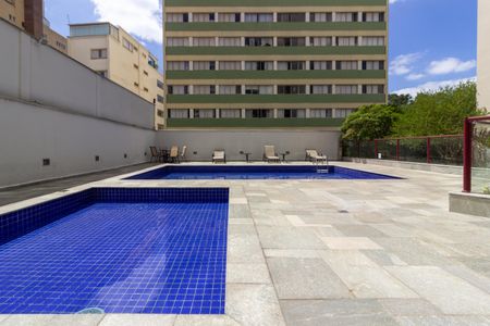 Apartamento à venda com 210m², 3 quartos e 3 vagas Apartamento à venda com 210m², 3 quartos e 3 vagasÁrea comum - Piscina
