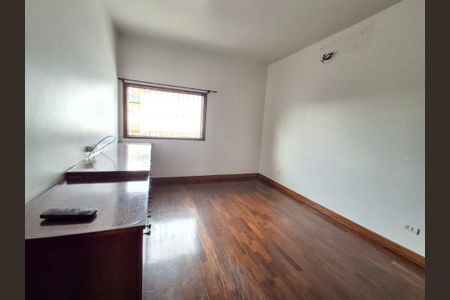 Casa à venda com 3 quartos, 260m² em Bela Aliança, São Paulo