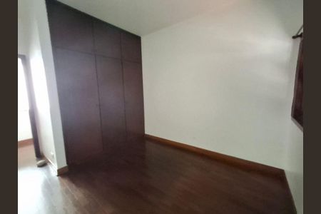 Casa à venda com 3 quartos, 260m² em Bela Aliança, São Paulo