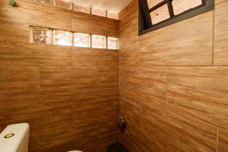 Casa para alugar com 225m², 3 quartos e 2 vagas Casa para alugar com 225m², 3 quartos e 2 vagasBanheiro de Serviço