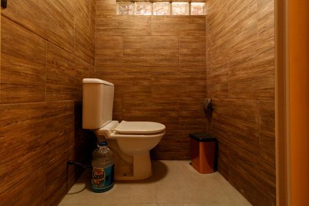 Casa para alugar com 225m², 3 quartos e 2 vagas Casa para alugar com 225m², 3 quartos e 2 vagasBanheiro de Serviço