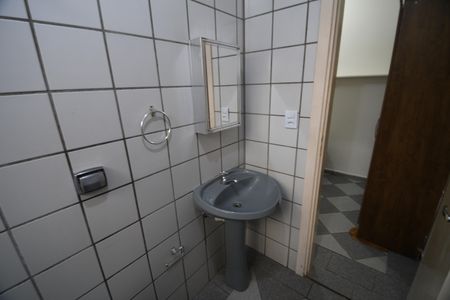 Banheiro de kitnet/studio para alugar com 1 quarto, 17m² em Cidade Universitária, Campinas