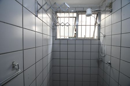 Banheiro de kitnet/studio para alugar com 1 quarto, 17m² em Cidade Universitária, Campinas