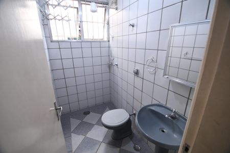 Banheiro de kitnet/studio para alugar com 1 quarto, 17m² em Cidade Universitária, Campinas