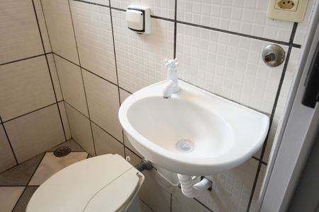 Banheiro Social de kitnet/studio para alugar com 1 quarto, 17m² em Cidade Universitária, Campinas