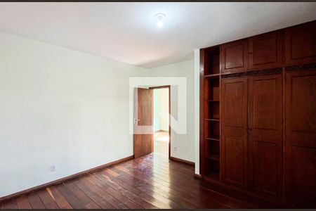 Casa para alugar com 600m², 4 quartos e 5 vagas