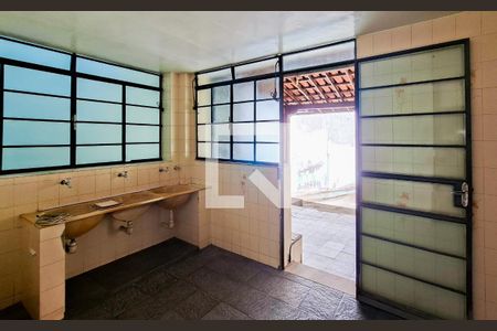 Casa para alugar com 600m², 4 quartos e 5 vagas