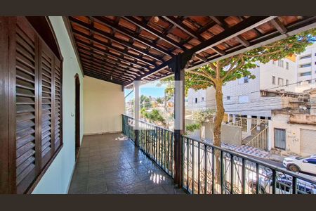 Casa para alugar com 600m², 4 quartos e 5 vagas