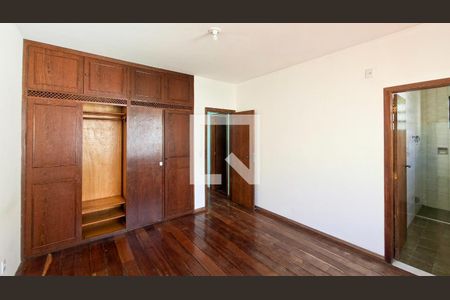 Casa para alugar com 600m², 4 quartos e 5 vagas