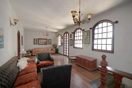 Casa à venda com 310m², 3 quartos e 6 vagasSala