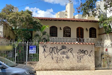 Casa à venda com 310m², 3 quartos e 6 vagasFachada