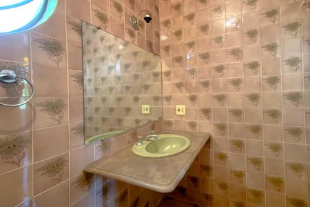 Casa à venda com 310m², 3 quartos e 6 vagasBanheiro 2