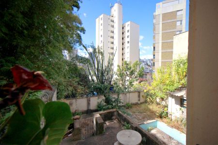 Casa à venda com 310m², 3 quartos e 6 vagasQuintal