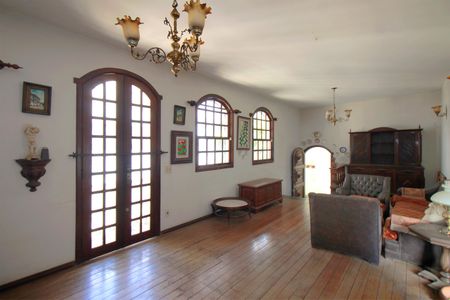 Casa à venda com 310m², 3 quartos e 6 vagasSala