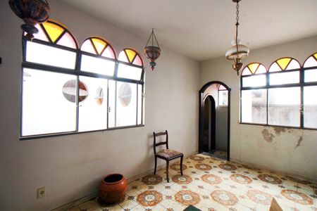 Casa à venda com 310m², 3 quartos e 6 vagasHall da Escada