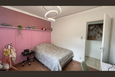 Casa à venda com 187m², 3 quartos e 2 vagas Casa à venda com 187m², 3 quartos e 2 vagasQuarto