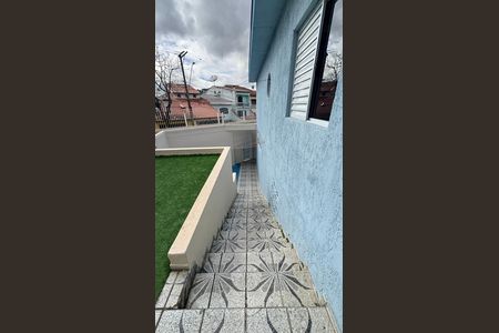 Casa à venda com 187m², 3 quartos e 2 vagas Casa à venda com 187m², 3 quartos e 2 vagasQuintal - Escada