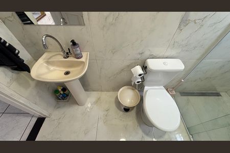 Casa à venda com 187m², 3 quartos e 2 vagas Casa à venda com 187m², 3 quartos e 2 vagasBanheiro da Suíte