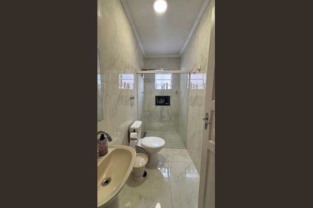 Casa à venda com 187m², 3 quartos e 2 vagas Casa à venda com 187m², 3 quartos e 2 vagasBanheiro da Suíte