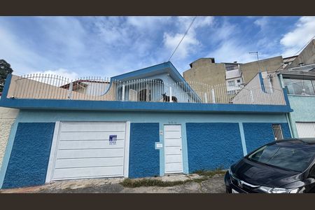 Casa à venda com 187m², 3 quartos e 2 vagas Casa à venda com 187m², 3 quartos e 2 vagasFachada