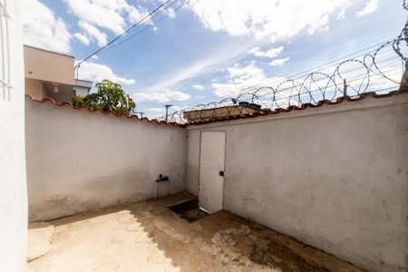 Casa para alugar com 70m², 2 quartos e sem vagaÁrea externa