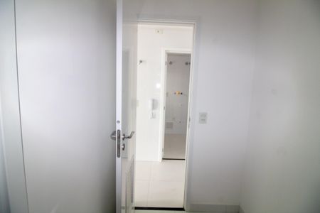 Apartamento à venda com 134m², 3 quartos e 2 vagas Apartamento à venda com 134m², 3 quartos e 2 vagasQuarto de Serviço