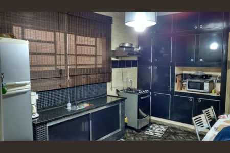 Casa à venda com 4 quartos, 200m² em Vila Yolanda, Osasco