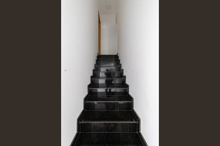 Casa para alugar com 180m², 3 quartos e 2 vagasEscada