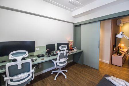 Apartamento à venda com 107m², 3 quartos e 2 vagas Apartamento à venda com 107m², 3 quartos e 2 vagasEscritório