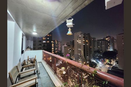 Apartamento à venda com 130m², 4 quartos e 2 vagas Apartamento à venda com 130m², 4 quartos e 2 vagasVaranda