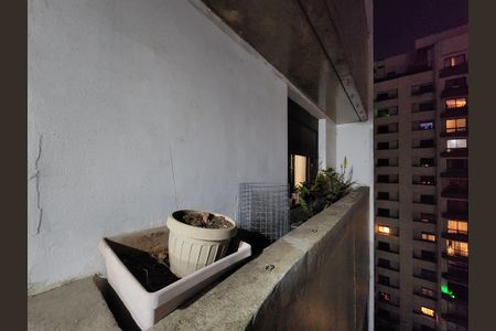 Apartamento à venda com 130m², 4 quartos e 2 vagas Apartamento à venda com 130m², 4 quartos e 2 vagasVaranda