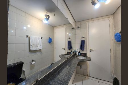 Apartamento à venda com 130m², 4 quartos e 2 vagas Apartamento à venda com 130m², 4 quartos e 2 vagasBanheiro