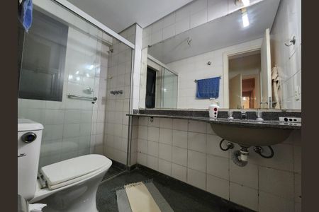 Apartamento à venda com 130m², 4 quartos e 2 vagas Apartamento à venda com 130m², 4 quartos e 2 vagasBanheiro da Suíte