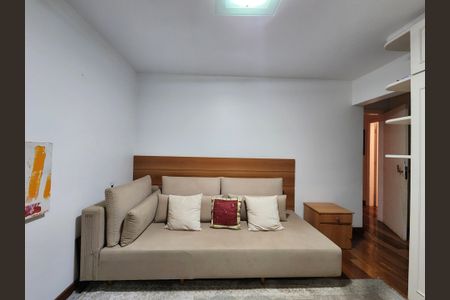Apartamento à venda com 130m², 4 quartos e 2 vagas Apartamento à venda com 130m², 4 quartos e 2 vagasSuíte