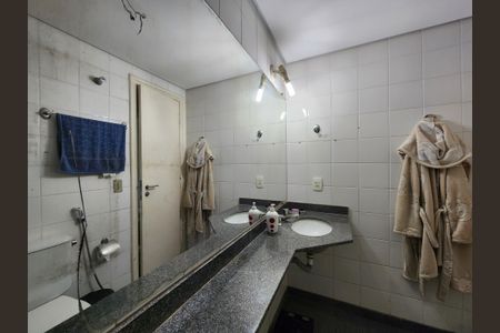 Apartamento à venda com 130m², 4 quartos e 2 vagas Apartamento à venda com 130m², 4 quartos e 2 vagasBanheiro da Suíte