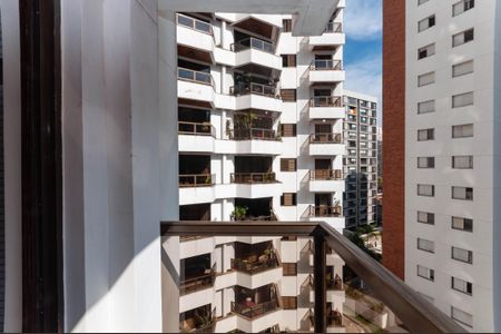 Apartamento à venda com 130m², 3 quartos e 2 vagasVaranda Quarto 2 