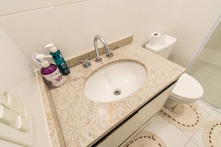 Apartamento à venda com 65m², 2 quartos e 1 vagaBanheiro Social