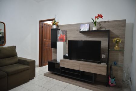 Casa à venda com 165m², 4 quartos e 2 vagasSala