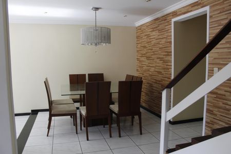 Casa de condomínio à venda com 303m², 5 quartos e 2 vagasSala