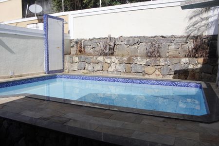 Casa de condomínio à venda com 303m², 5 quartos e 2 vagasPiscina