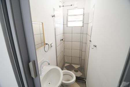 Banheiro de kitnet/studio para alugar com 1 quarto, 17m² em Cidade Universitária, Campinas