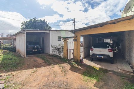 Casa à venda com 360m², 4 quartos e 3 vagas Casa à venda com 360m², 4 quartos e 3 vagasFachada