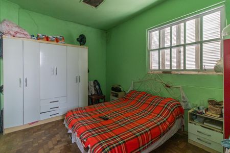 Casa à venda com 360m², 4 quartos e 3 vagas Casa à venda com 360m², 4 quartos e 3 vagasQuarto 2