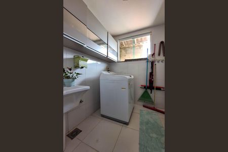 Casa à venda com 169m², 4 quartos e 3 vagas Casa à venda com 169m², 4 quartos e 3 vagasÁrea de Serviço