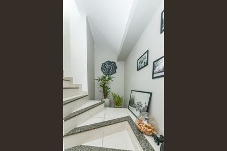 Apartamento à venda com 157m², 3 quartos e 2 vagas Apartamento à venda com 157m², 3 quartos e 2 vagasEscada