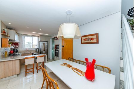 Apartamento à venda com 157m², 3 quartos e 2 vagas Apartamento à venda com 157m², 3 quartos e 2 vagasSala