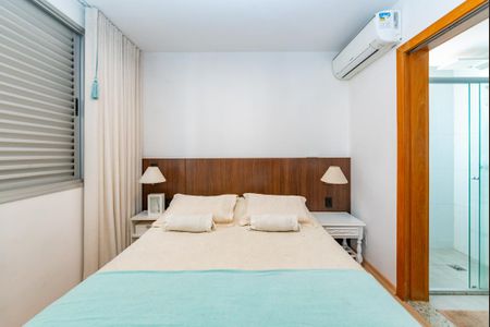 Apartamento à venda com 157m², 3 quartos e 2 vagas Apartamento à venda com 157m², 3 quartos e 2 vagasSuíte